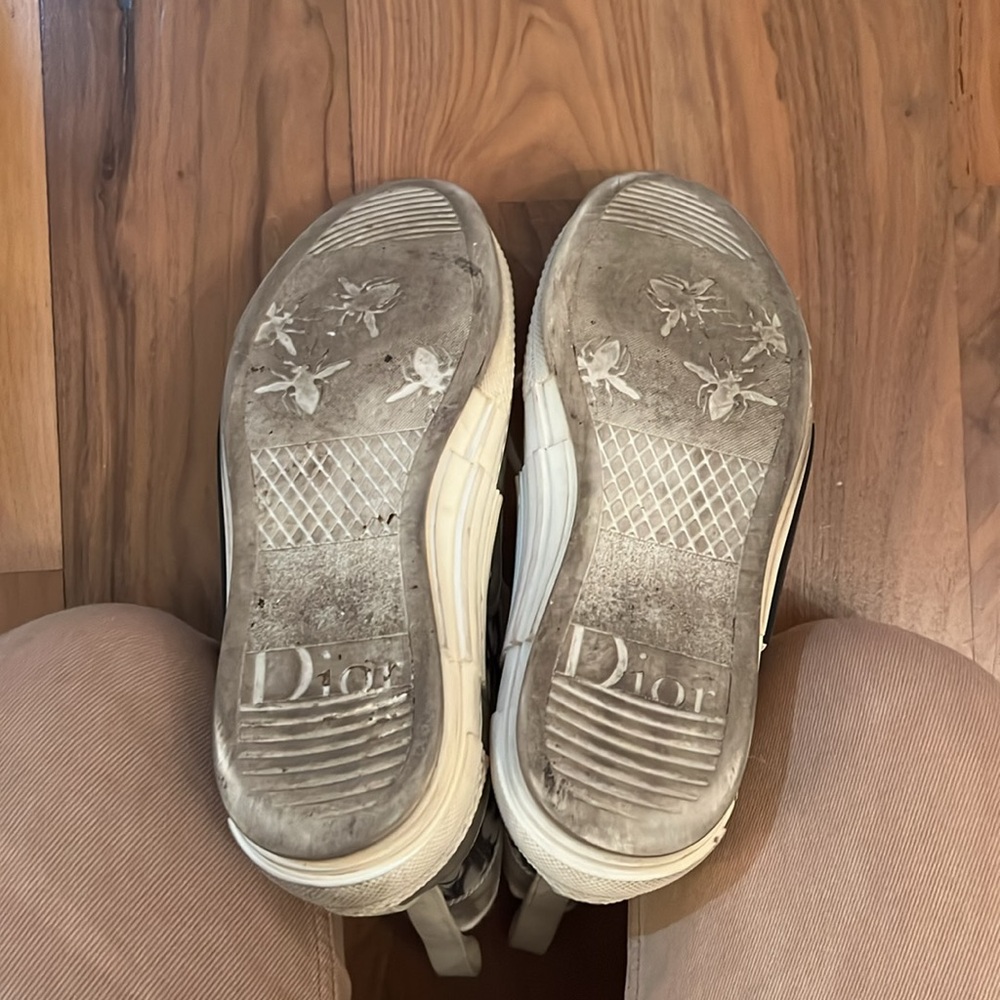 DIOR B23 High-Top Sneaker
White and Black Dior Oblique Canvas - Picture 6 of 6